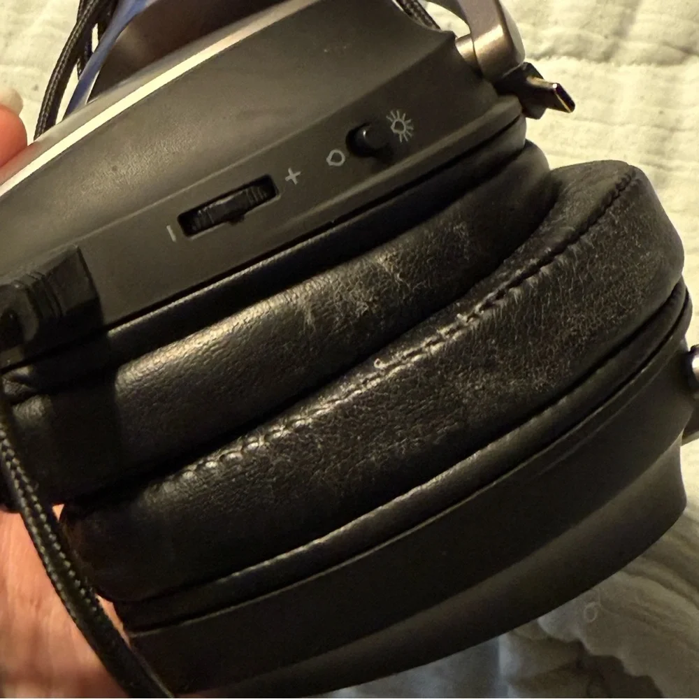 ASUS Black and Silver Computer Headset